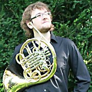 Simon Lewis, Horn